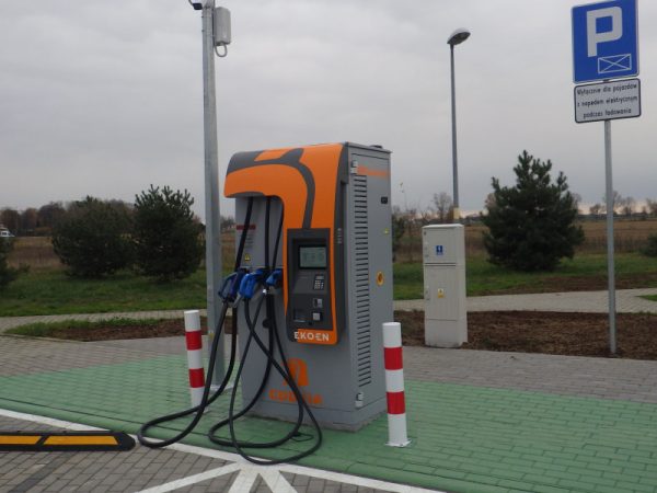 Stacja ładowania Pojazdów Elektrycznych Dla Podróżujących S8 ...